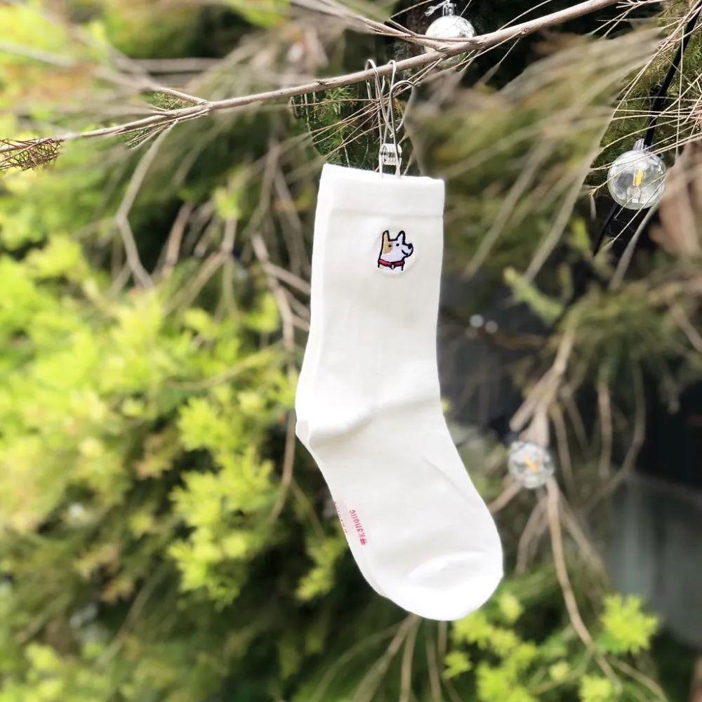 【代購】【小犬工作室】小犬logo 刺繡米白襪